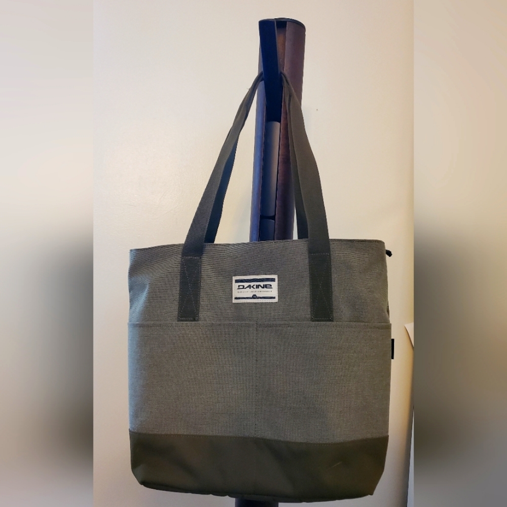 Dakin NWOT 18L Classic Tote